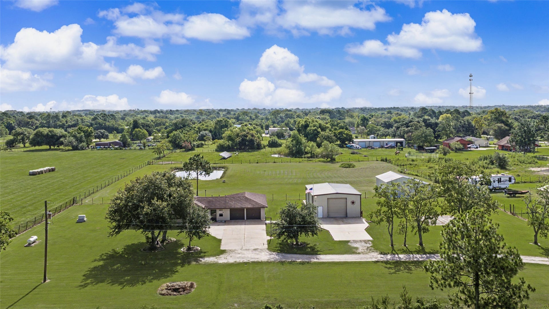 5717 Avenue U Street, Santa Fe, TX 77517