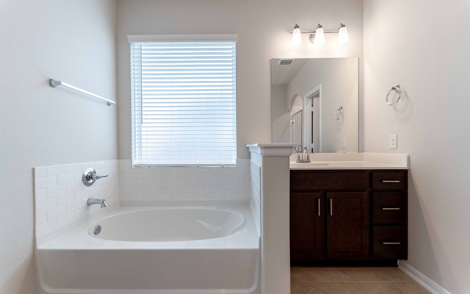 2710 Jasper Oaks Drive, Iowa Colony, TX 77583 2710 Jasper Oaks Drive, Iowa Colony, TX 77583