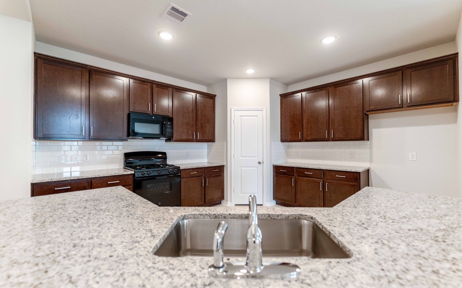 2710 Jasper Oaks Drive, Iowa Colony, TX 77583 2710 Jasper Oaks Drive, Iowa Colony, TX 77583