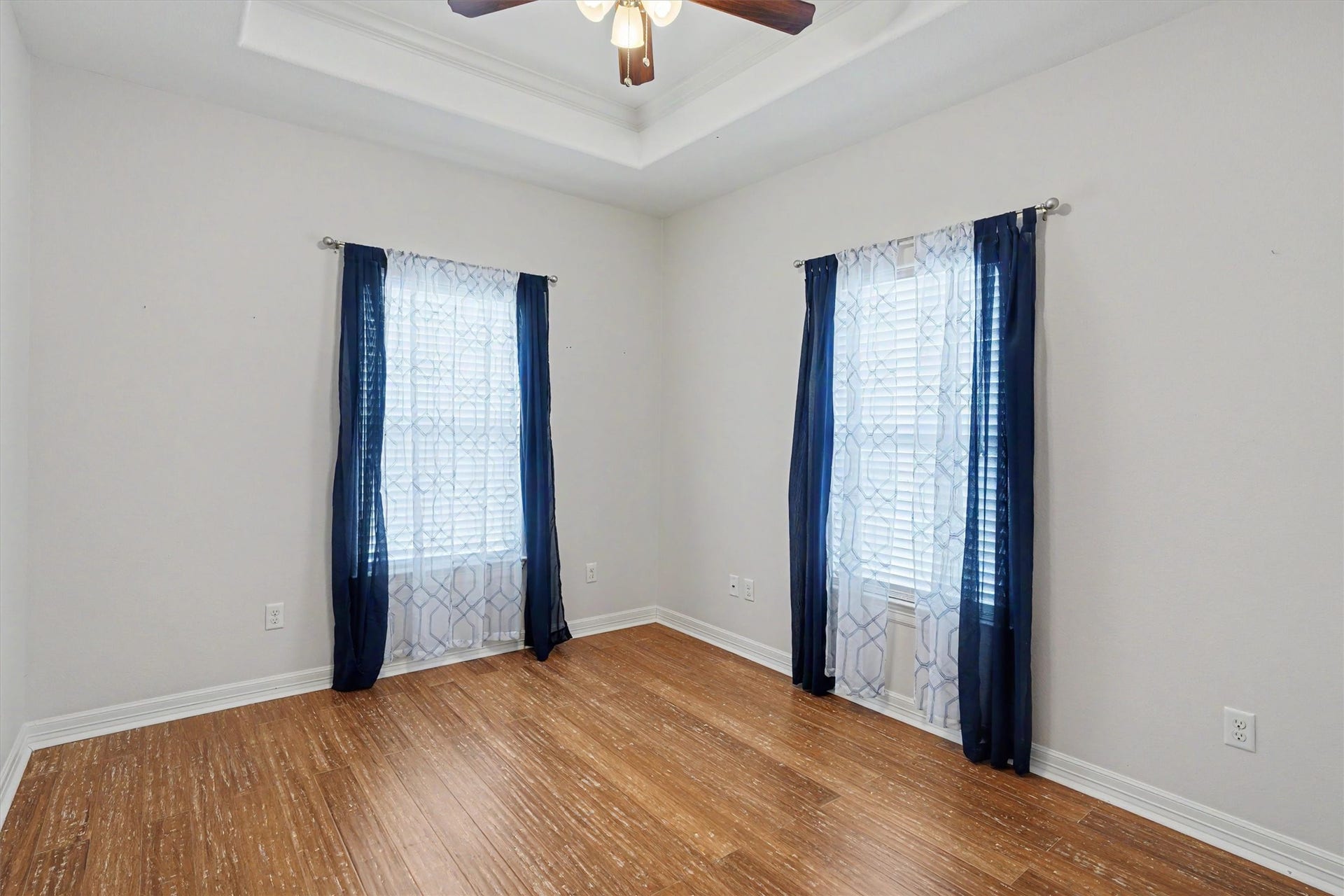 437 Pompano Street, Bayou Vista, TX 77563 Guest bedroom with plenty of room for bedroom furnishings. The trayed ceiling is a night touch. The home is awash with natural sunlight
