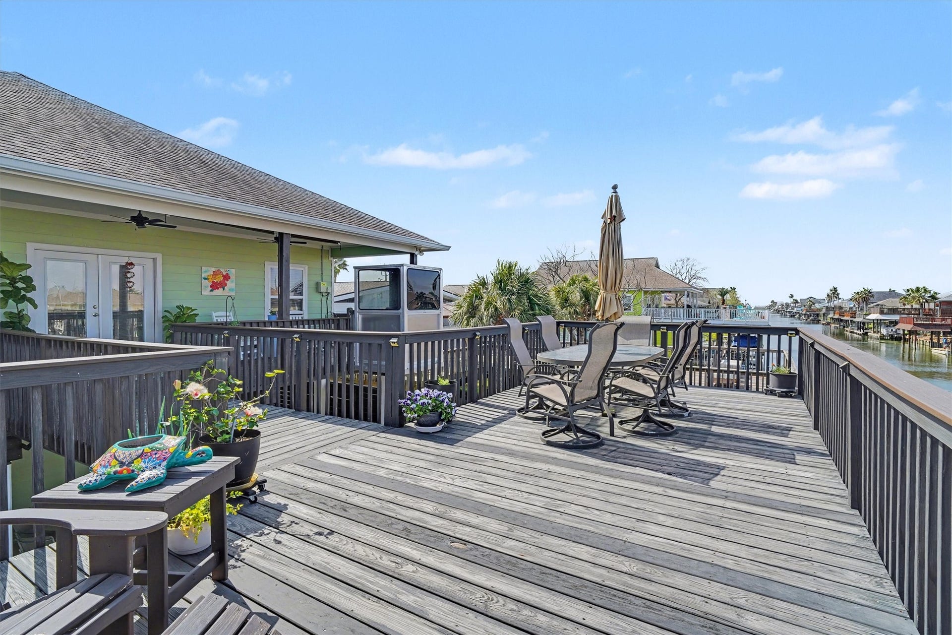 437 Pompano Street, Bayou Vista, TX 77563 View of the deck towards the lateral canal and the water side of the home