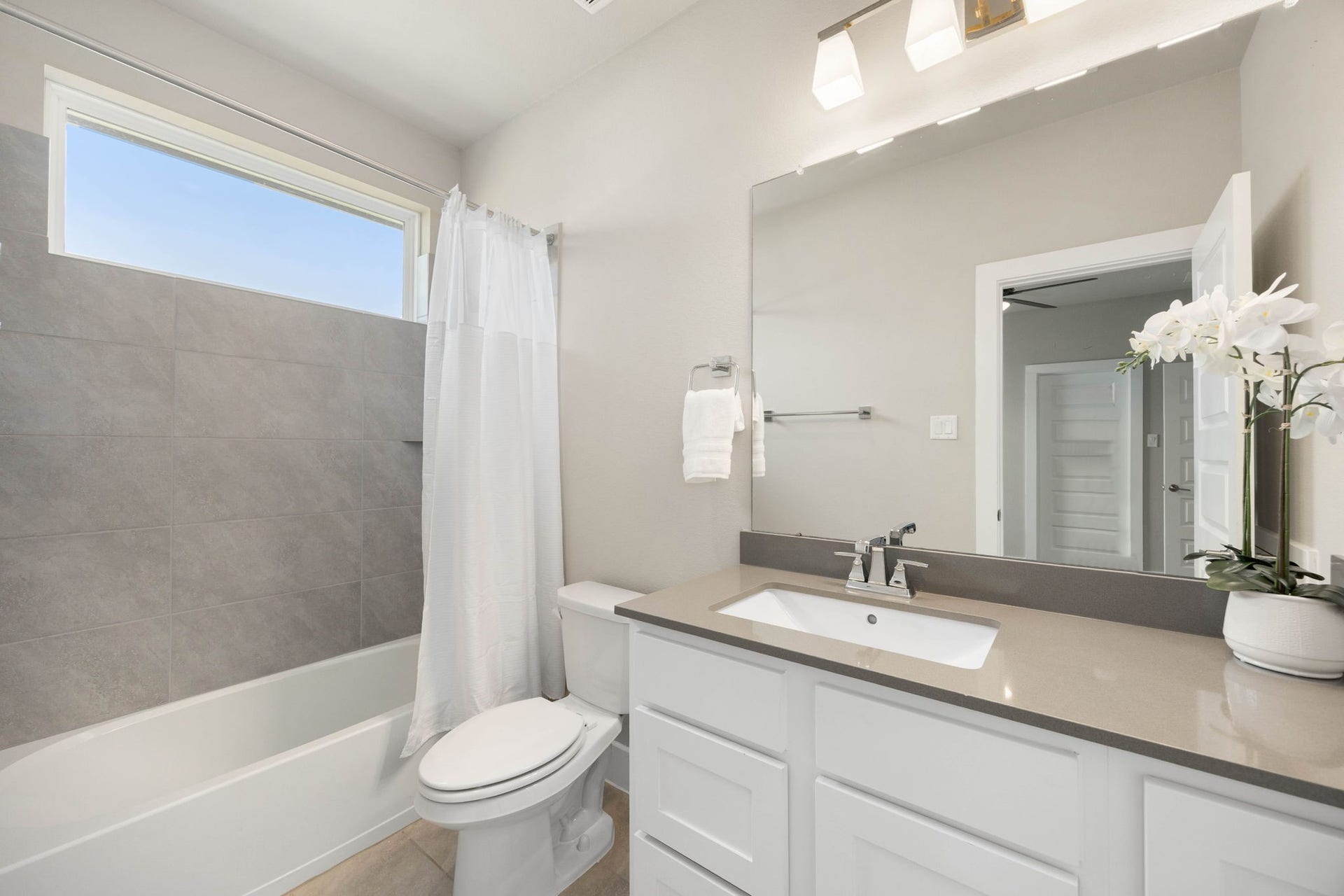 Ensuite Bathroom #4