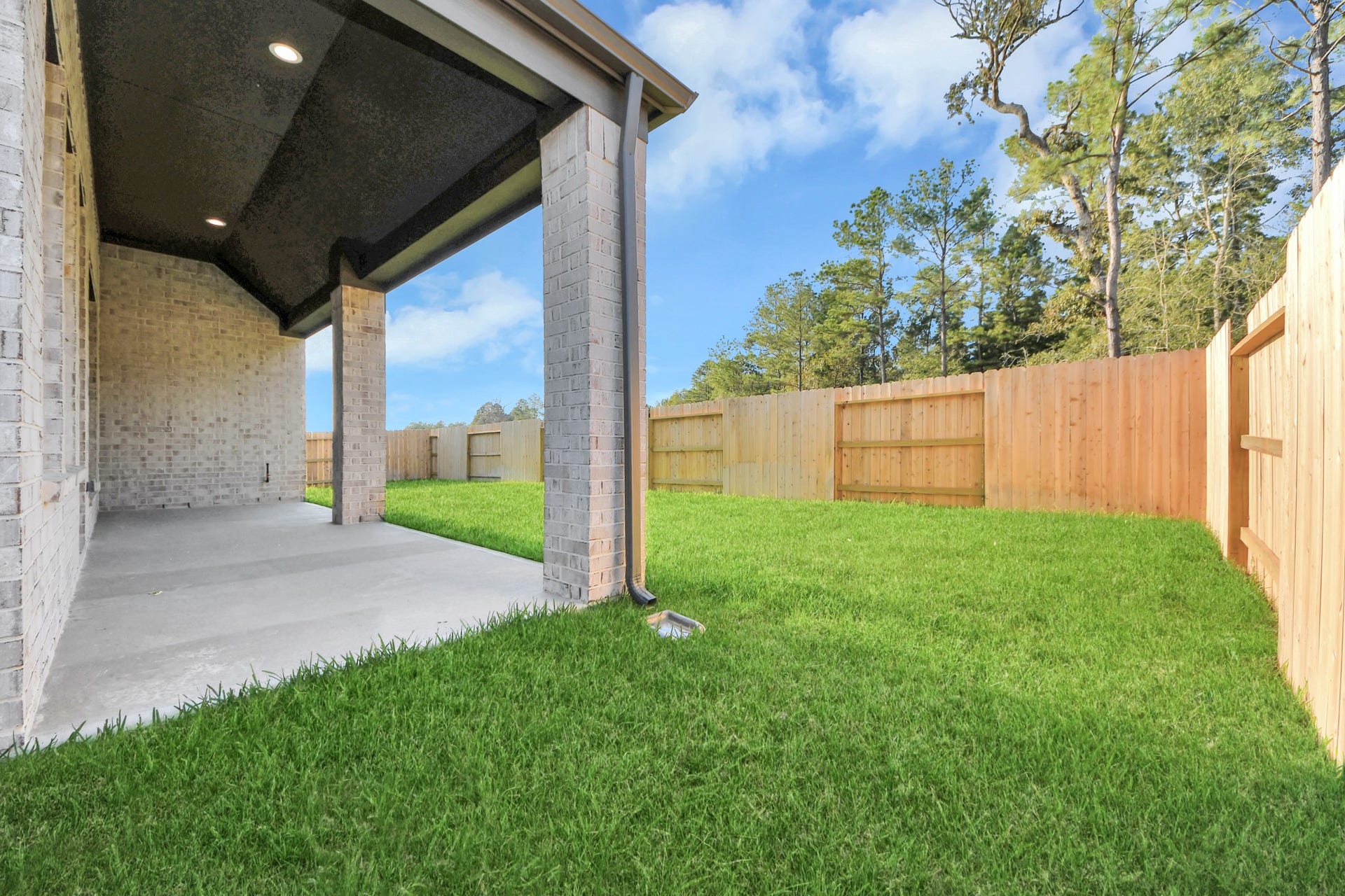 Come and see this spacious backyard with its beautiful covered patio. There is plenty of room for the kids to play and adults to relax. Perfect for your outdoor living space, patio furniture, bbq pit, and so much more. The possibilities are endless!