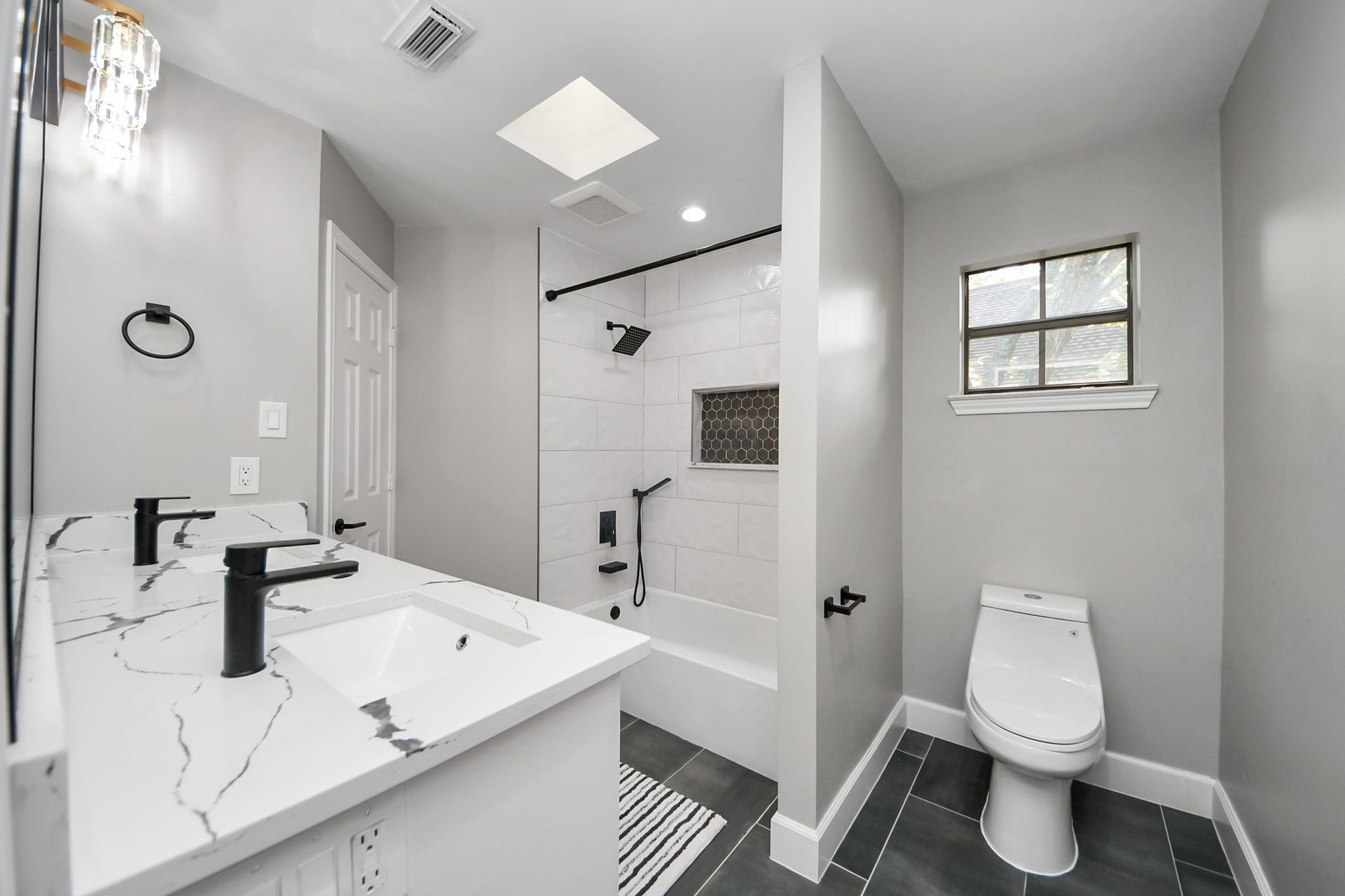 24 Hornsilver Place, The Woodlands, TX 77381 Great-sized secondary bathroom with ample storage.