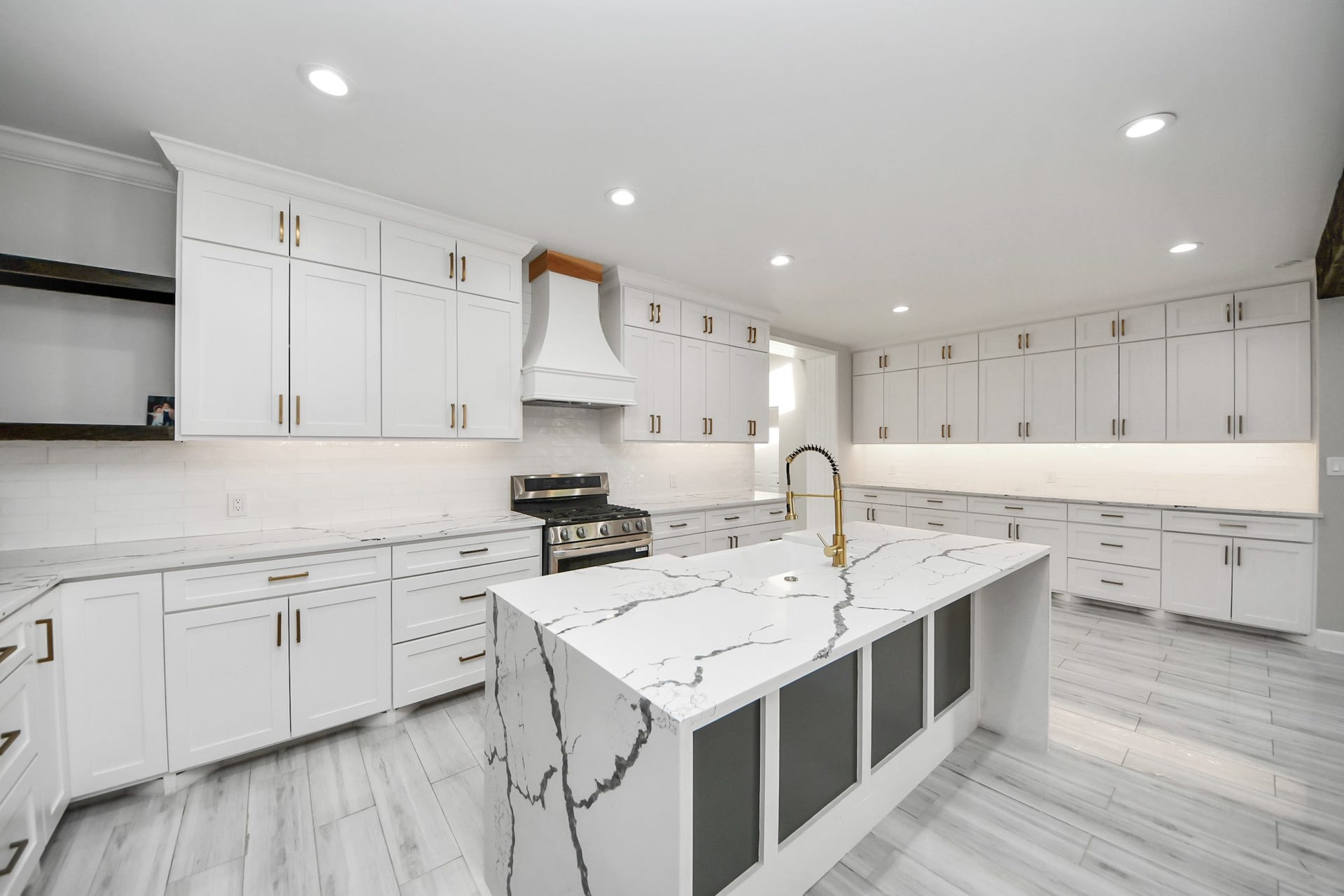 24 Hornsilver Place, The Woodlands, TX 77381 24 Hornsilver Place, The Woodlands, TX 77381