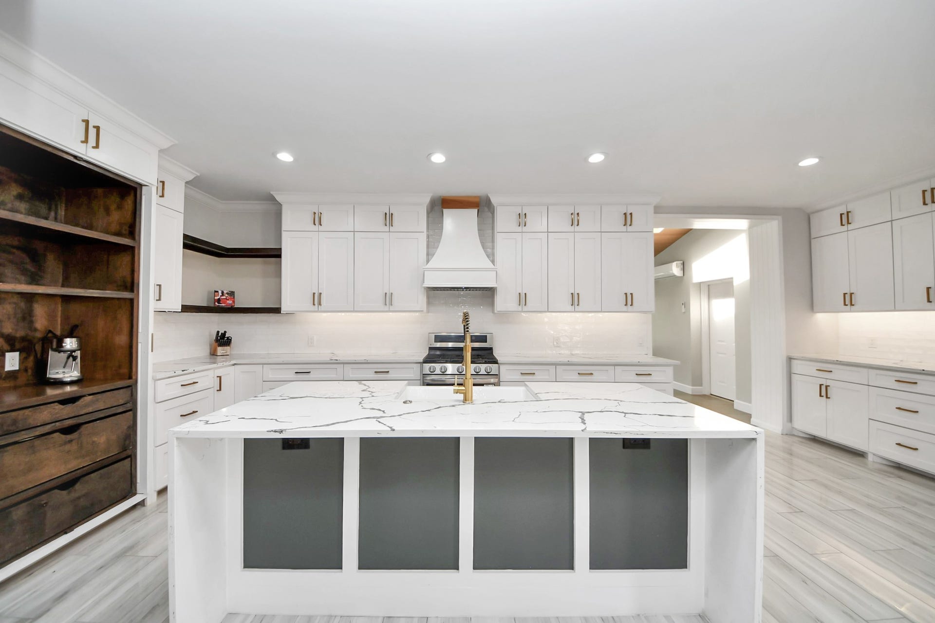 24 Hornsilver Place, The Woodlands, TX 77381 24 Hornsilver Place, The Woodlands, TX 77381