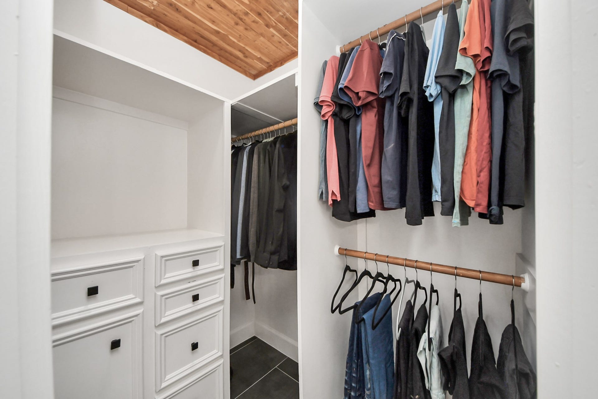 24 Hornsilver Place, The Woodlands, TX 77381 Walk-in closet for him with built-ins.