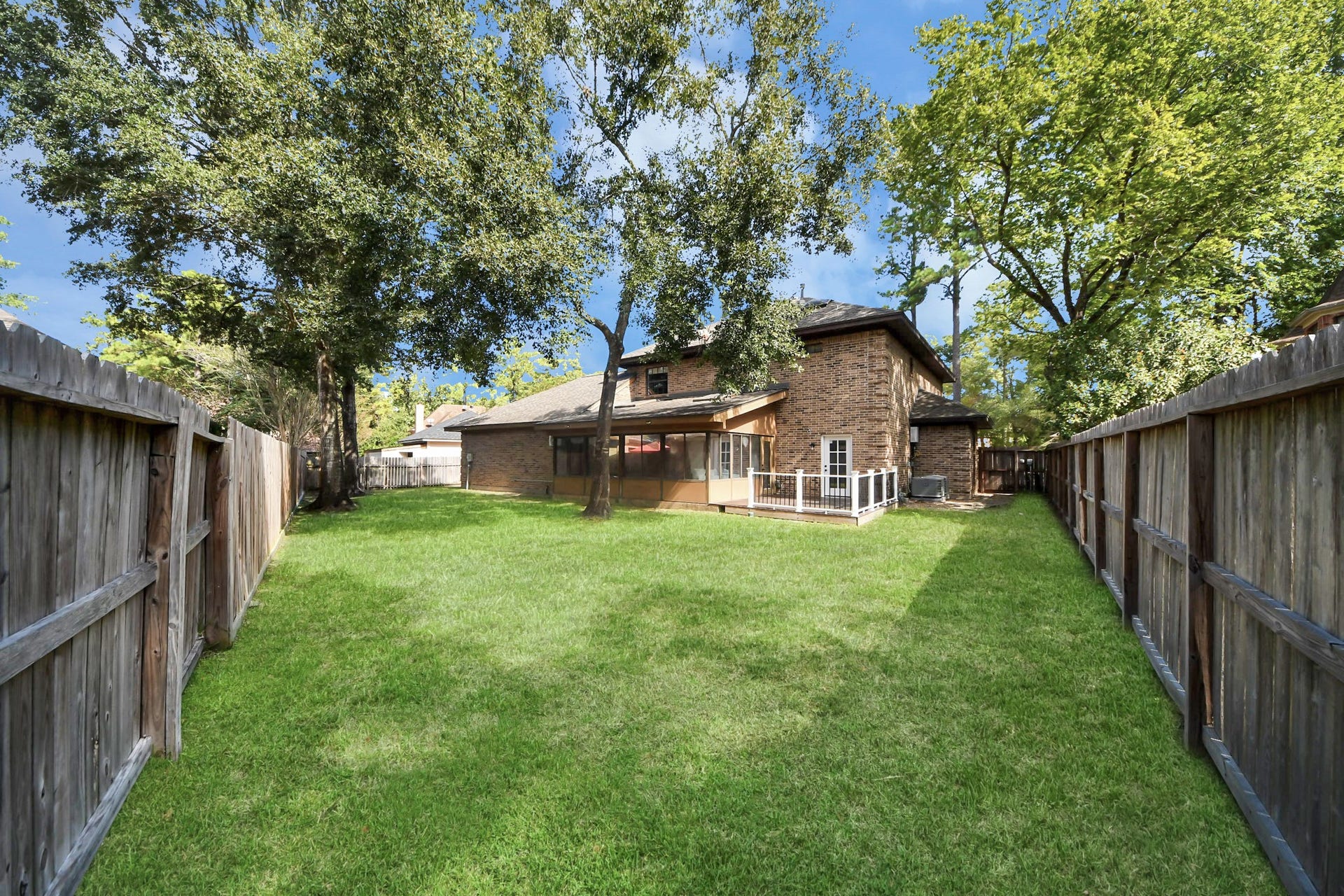 24 Hornsilver Place, The Woodlands, TX 77381 Fully fenced private backyard!