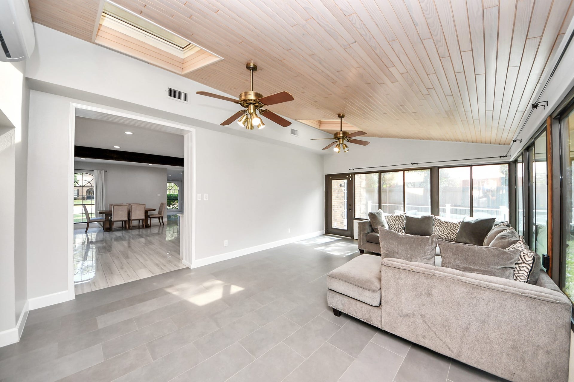 24 Hornsilver Place, The Woodlands, TX 77381 Experience the perfect blend of relaxation and entertainment in this sunlit game room, featuring skylights and a dedicated ductless mini-split for optimal comfort, seamlessly connected to the kitchen.