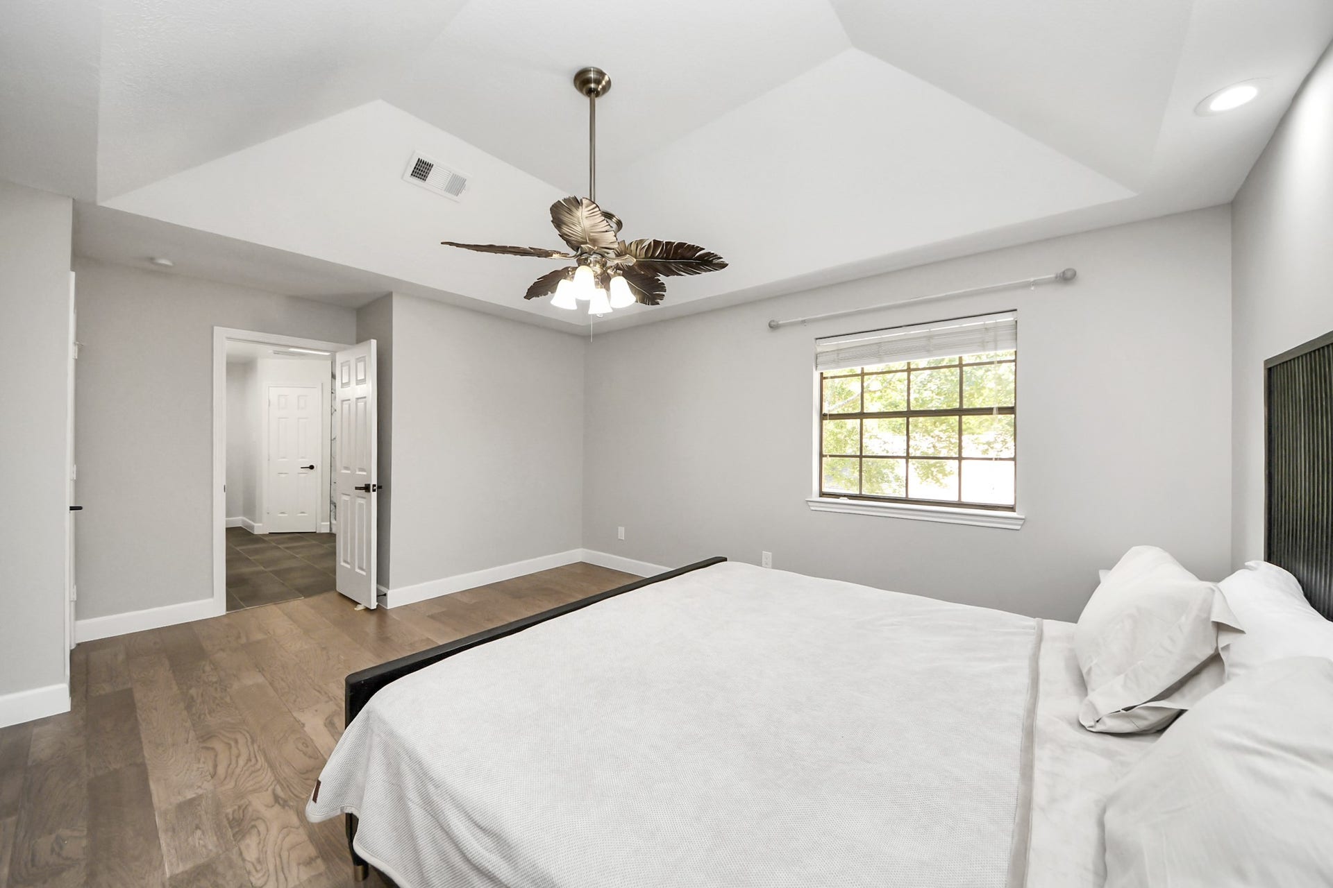 24 Hornsilver Place, The Woodlands, TX 77381 24 Hornsilver Place, The Woodlands, TX 77381