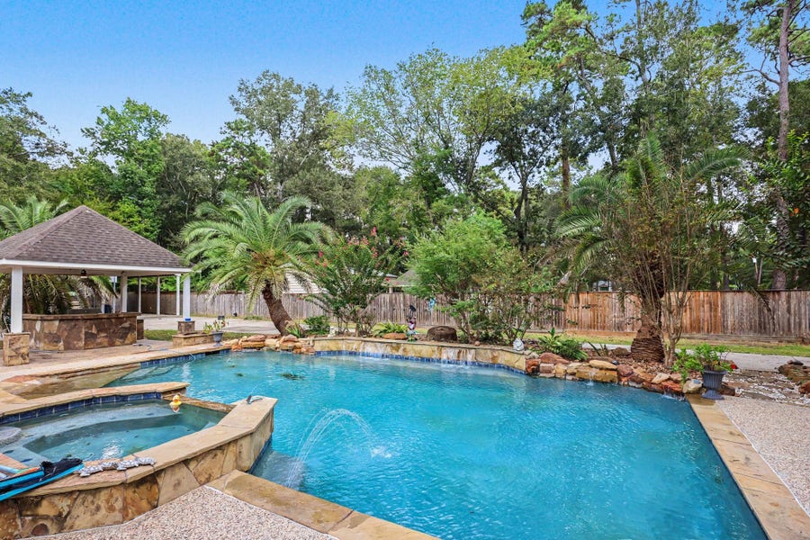 Property photo for 911 Winchester Bend, Huffman, TX