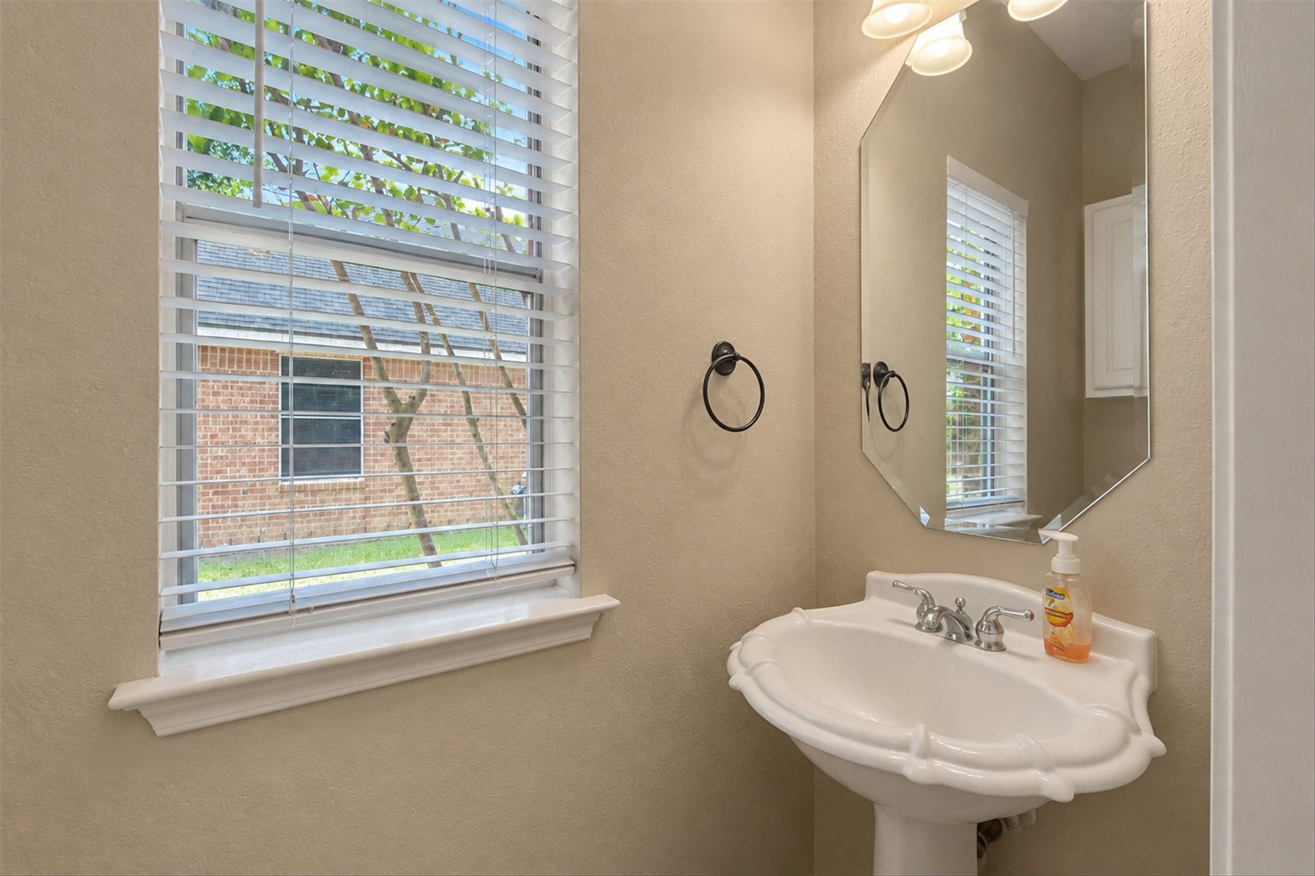 11707 River Vine Court, Tomball, TX 77377 Powder room
