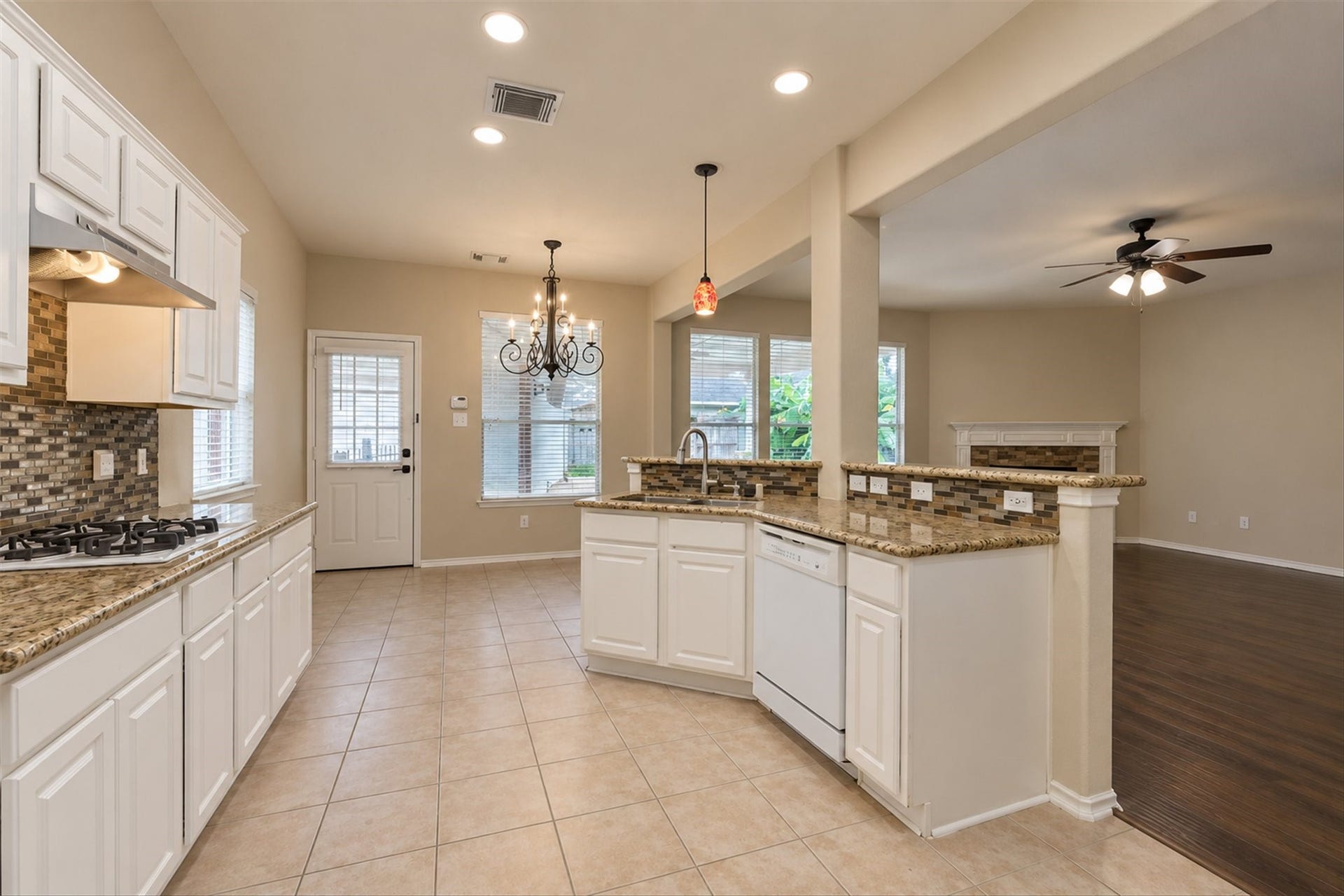 11707 River Vine Court, Tomball, TX 77377 Kitchen