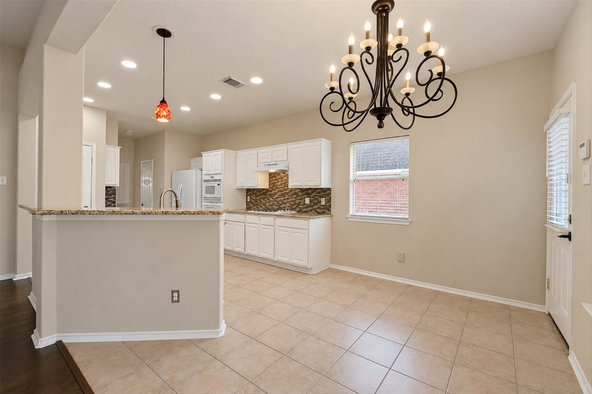 11707 River Vine Court, Tomball, TX 77377 Breakfast area