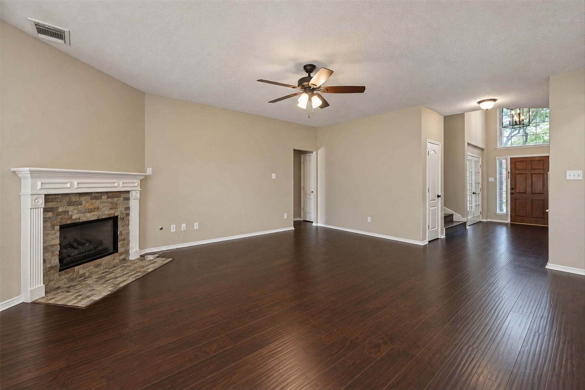 11707 River Vine Court, Tomball, TX 77377 Living room