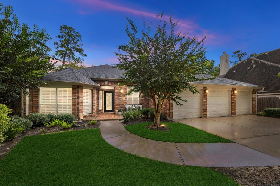 Property photo for 11 S Concord Valley Place, The Woodlands, TX