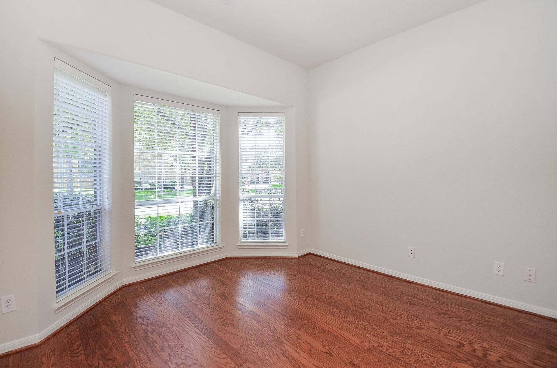 4746 Autumn Orchard Lane, Katy, TX 77494 Stunning wood floors, and expansive windows create the ideal study or office space for both productivity and relaxation.