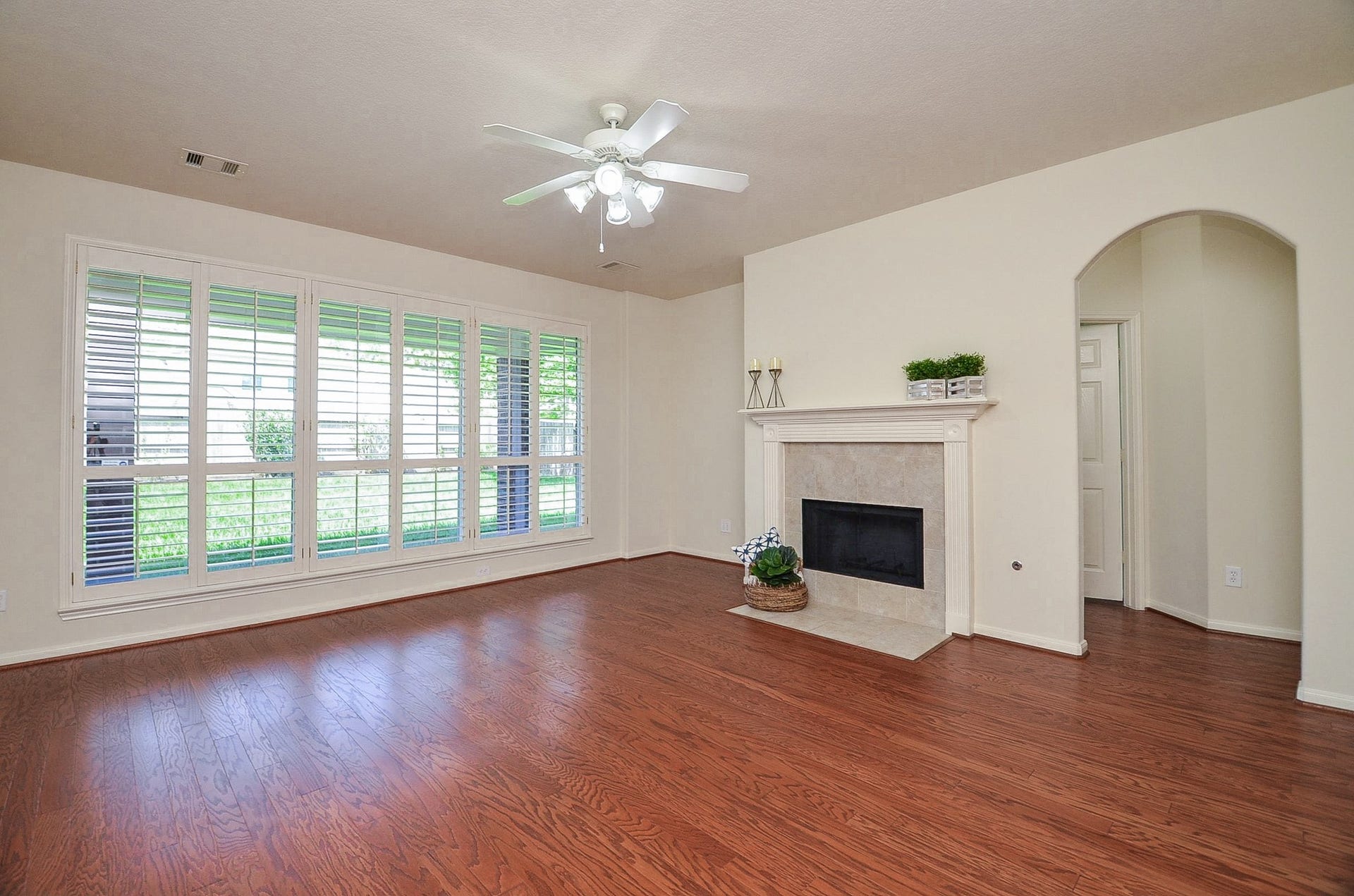 4746 Autumn Orchard Lane, Katy, TX 77494 Abundant sunlight fills this inviting family room, highlighting elegant wood flooring and offering seamless access to the kitchen.