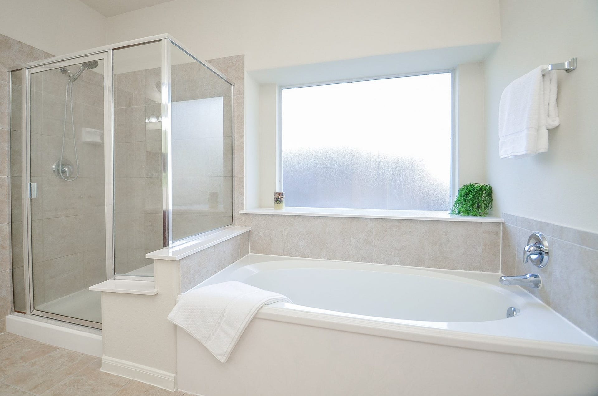 4746 Autumn Orchard Lane, Katy, TX 77494 Experience the serene ambiance of this spacious primary bathroom, bathed in natural light and designed for ultimate relaxation.