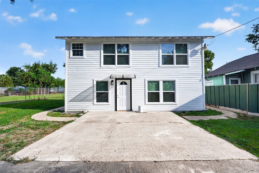 Property photo for 408 W Donovan Street, Houston, TX