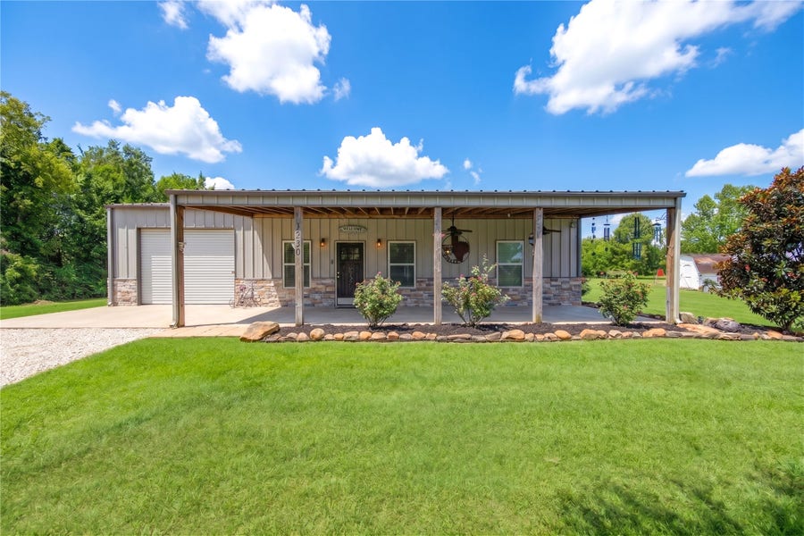 Property photo for 2518 Main Street, Liverpool, TX