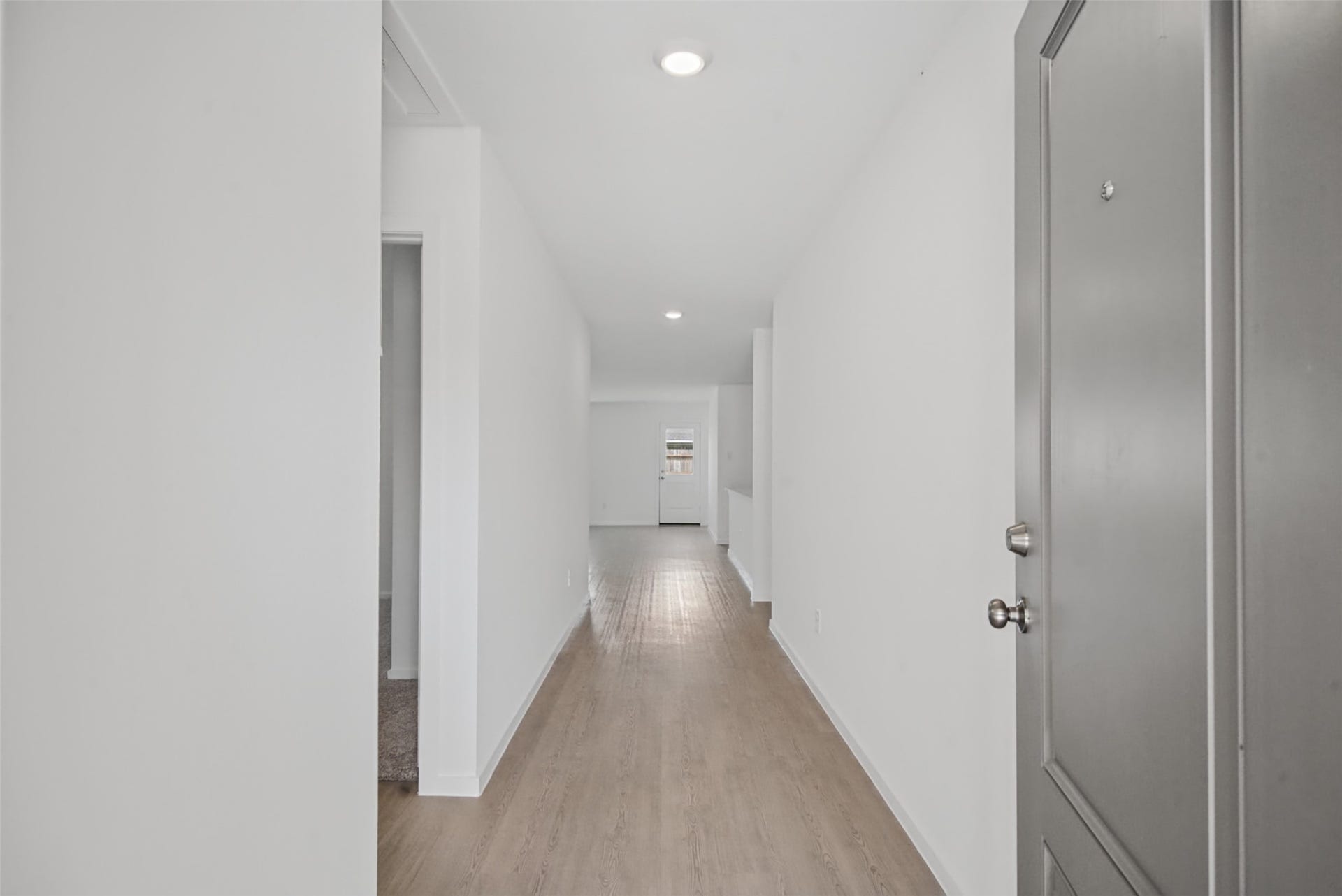 1718 Primrose Pointe Drive, Crosby, TX 77532 Step inside and immediately feel the clean, welcoming flow of the home, with a bright entry that leads naturally into the main living spaces.