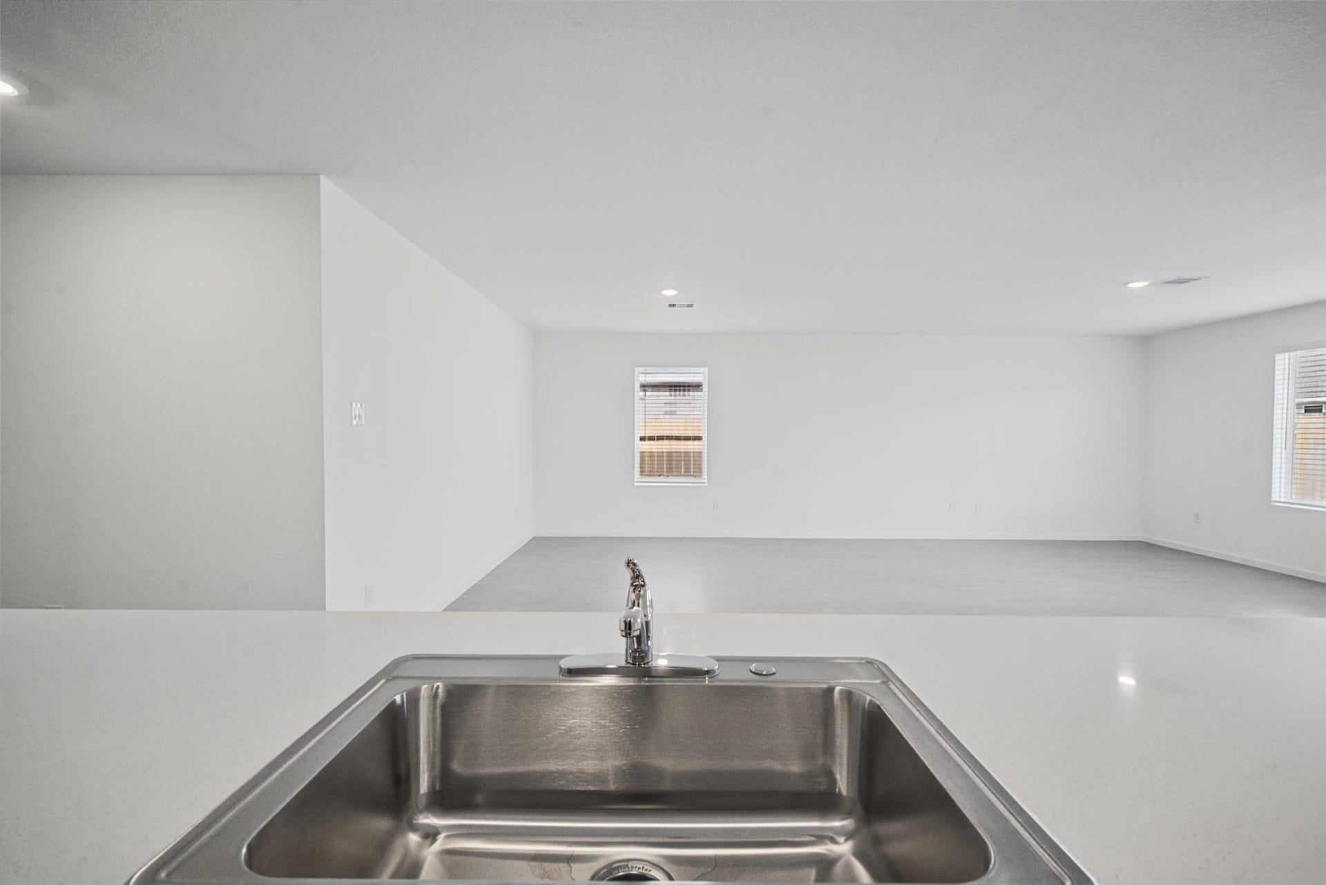 1718 Primrose Pointe Drive, Crosby, TX 77532 Imagine bar stools lined up here for breakfast or guests keeping you company while you cook, the expansive peninsula adds flexibility to the heart of the home.