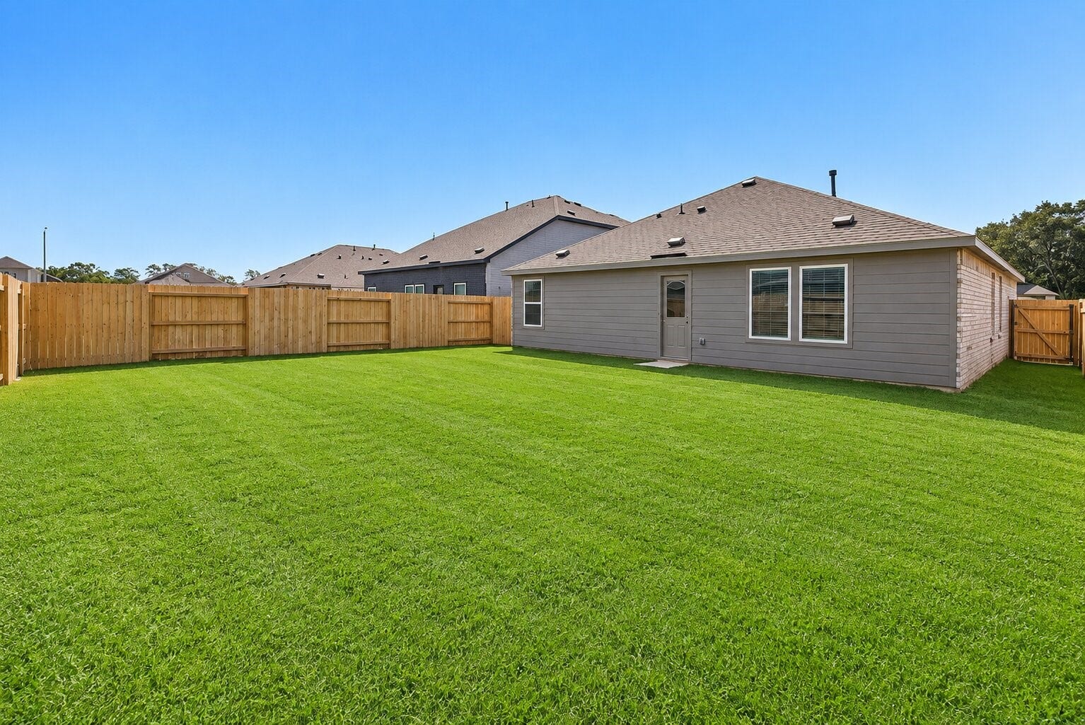 1718 Primrose Pointe Drive, Crosby, TX 77532 Indoor-outdoor living gets an upgrade with a spacious backyard just steps from the home. Ready for everything from quiet mornings to relaxed evenings outside.