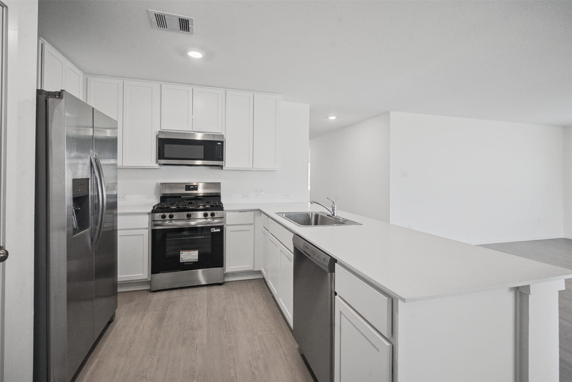 1718 Primrose Pointe Drive, Crosby, TX 77532 Plenty of room to prep, cook, and stay organized. Generous counter space and cabinetry make this kitchen as practical as it is inviting.