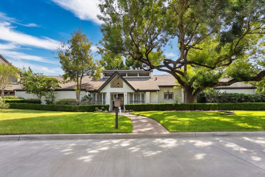 Property photo for 2 Wild Oak Circle, Houston, TX