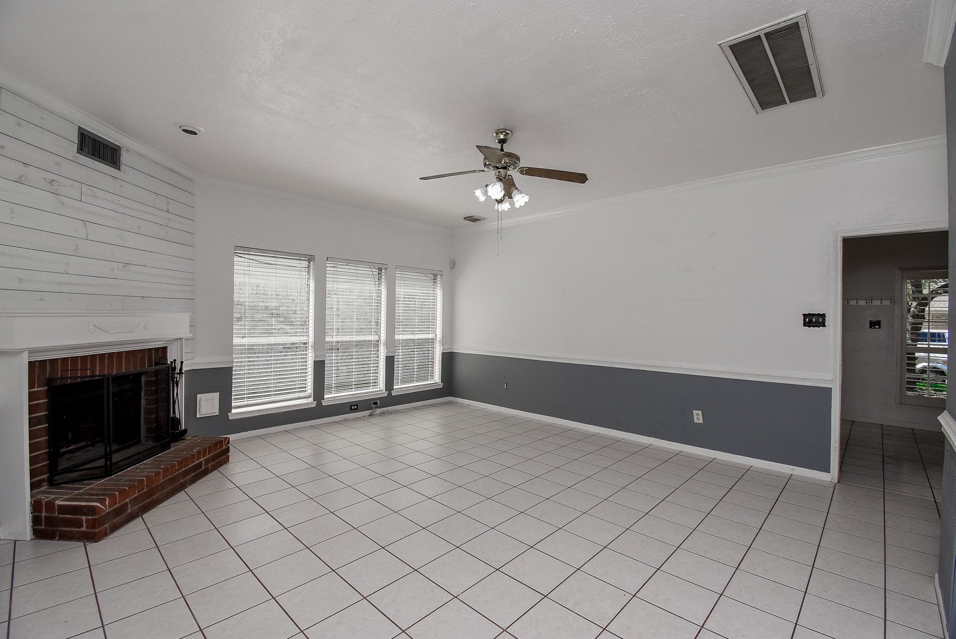 4311 Glen Avon Drive, Pasadena, TX 77505 Living Room