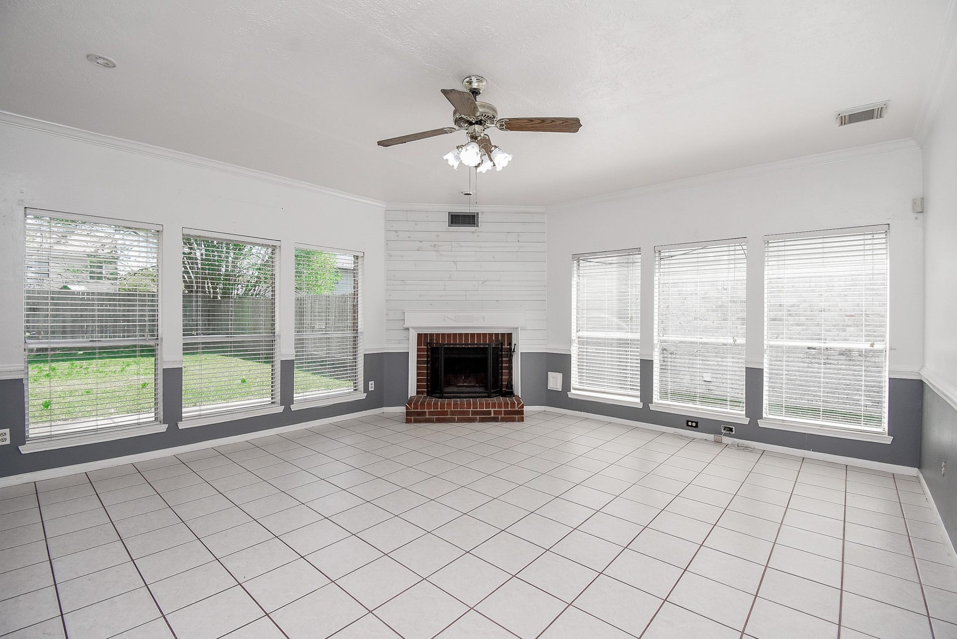 4311 Glen Avon Drive, Pasadena, TX 77505 Living Room