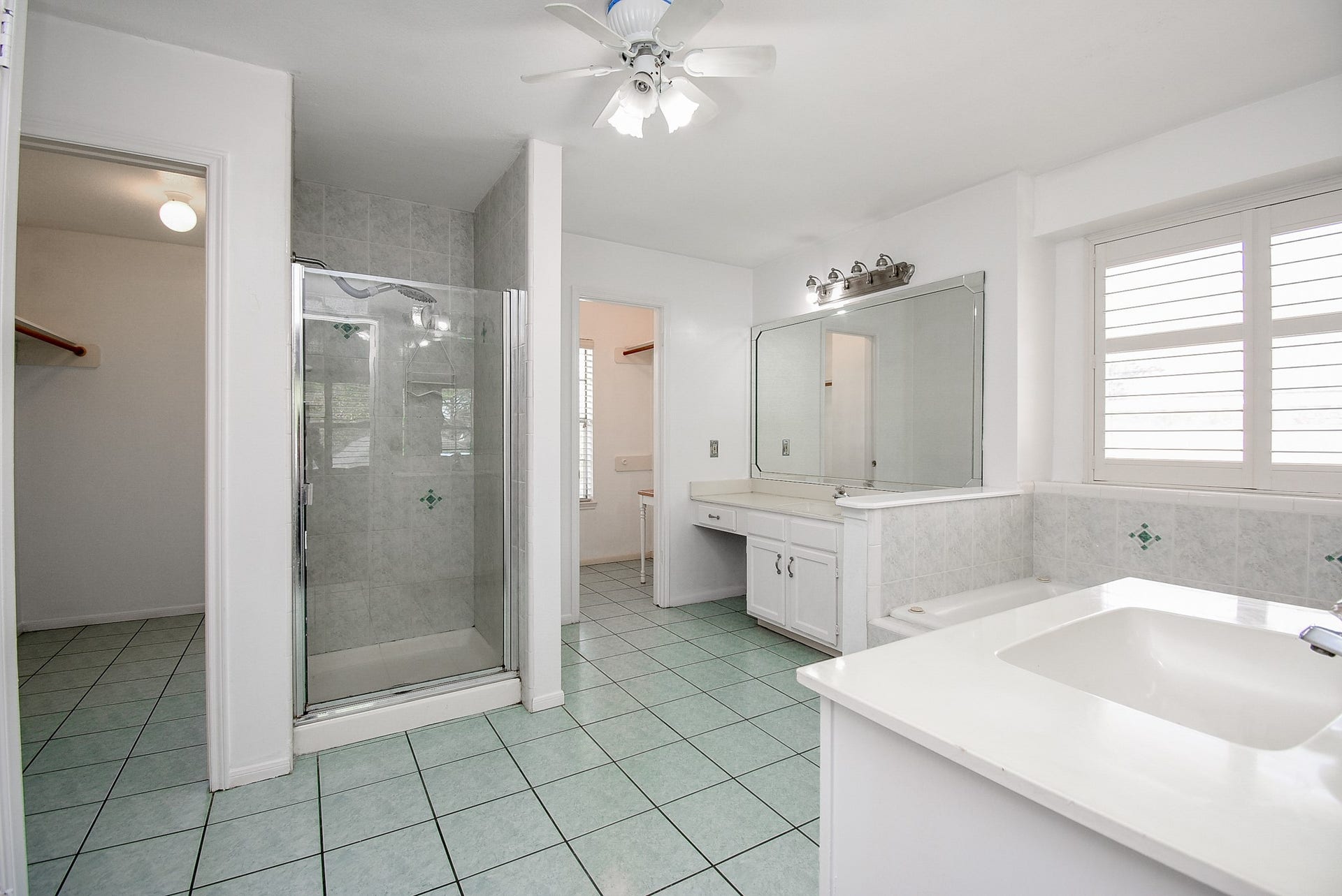 4311 Glen Avon Drive, Pasadena, TX 77505 Primary Bathroom