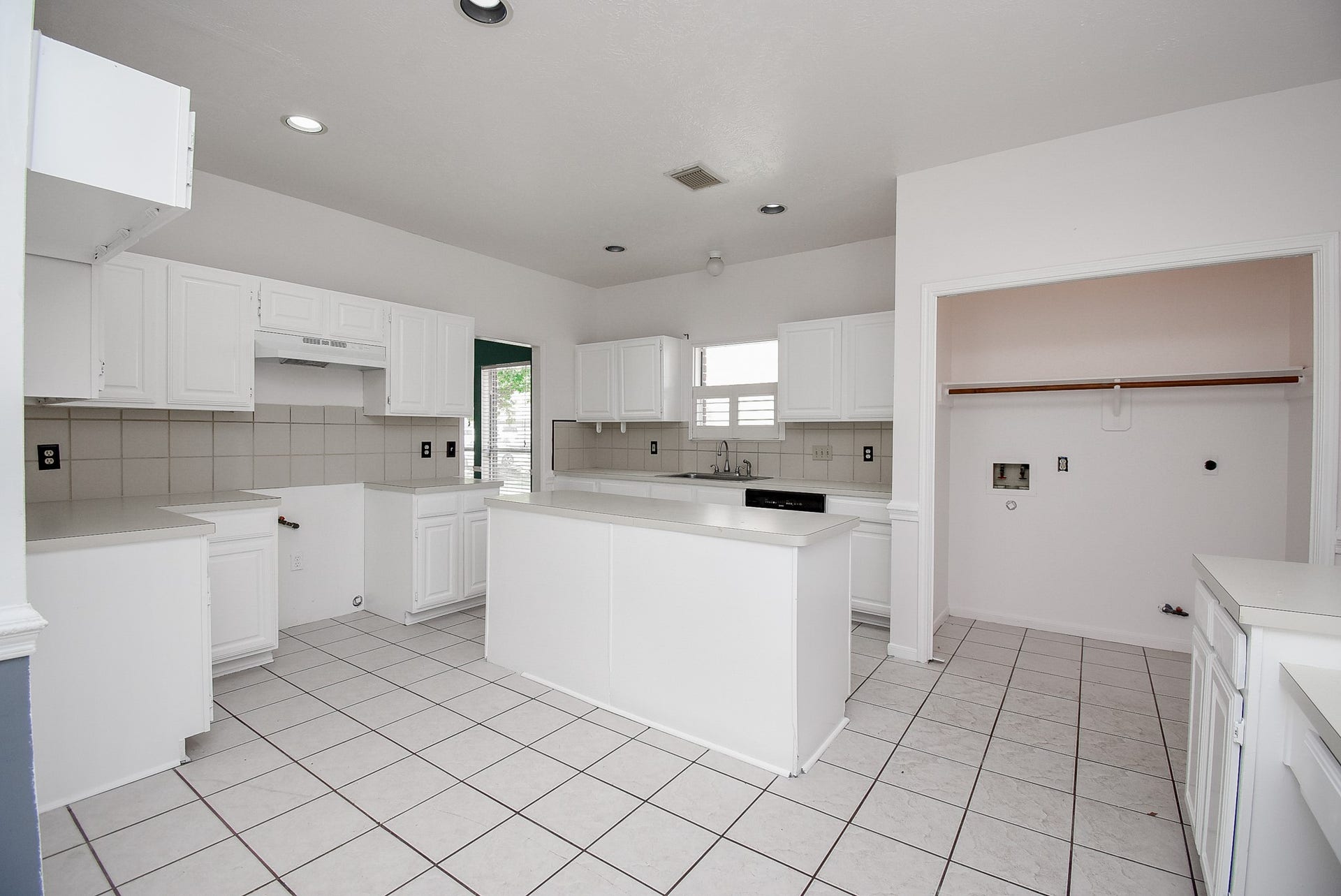 4311 Glen Avon Drive, Pasadena, TX 77505 4311 Glen Avon Drive, Pasadena, TX 77505