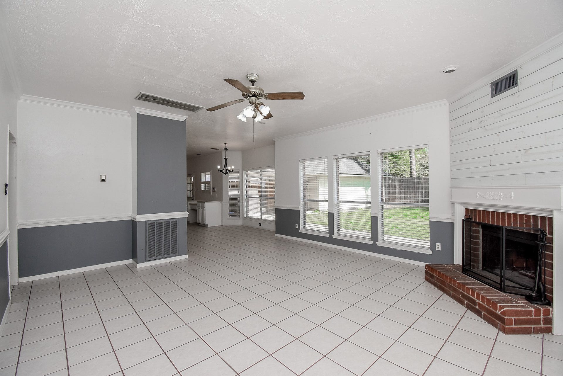 4311 Glen Avon Drive, Pasadena, TX 77505 Living Room