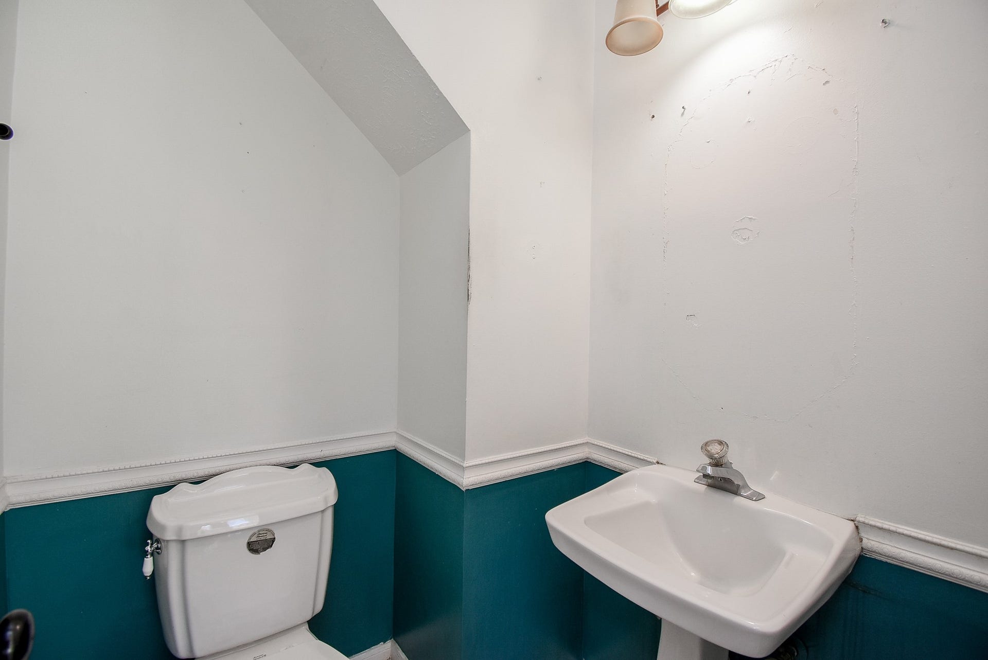 4311 Glen Avon Drive, Pasadena, TX 77505 Half Bath Downstairs
