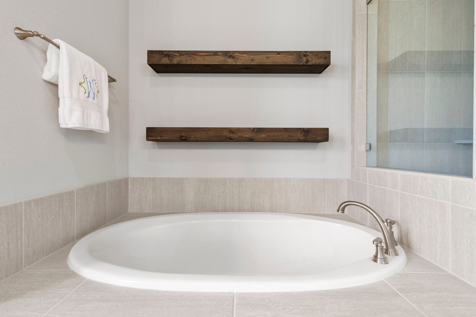 28309 Sterling Oak Drive, Spring, TX 77386 Oversized soaker tub