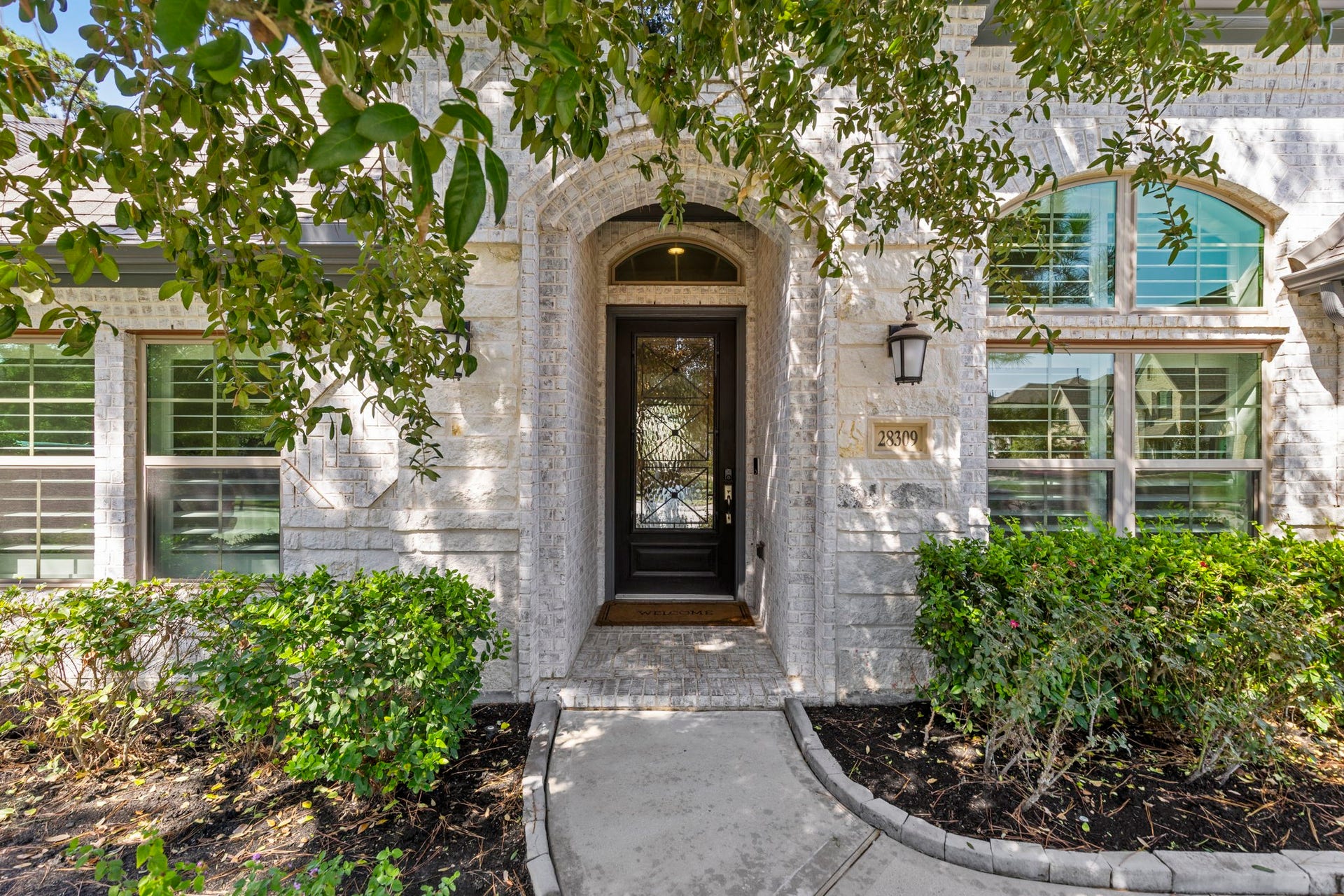 28309 Sterling Oak Drive, Spring, TX 77386 Welcome home!
