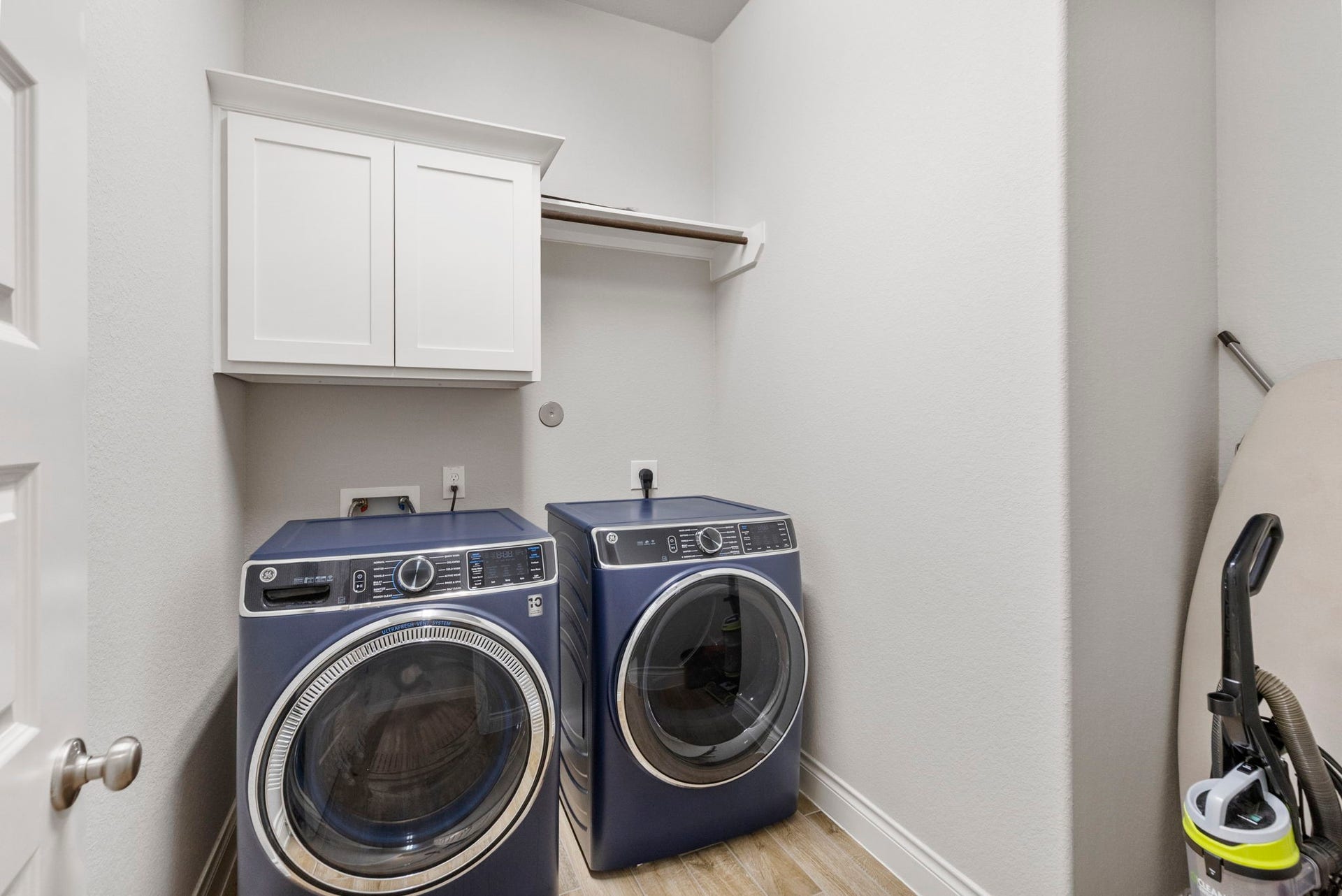 28309 Sterling Oak Drive, Spring, TX 77386 Oversized laundry room with space for an addition refrigerator/freezer