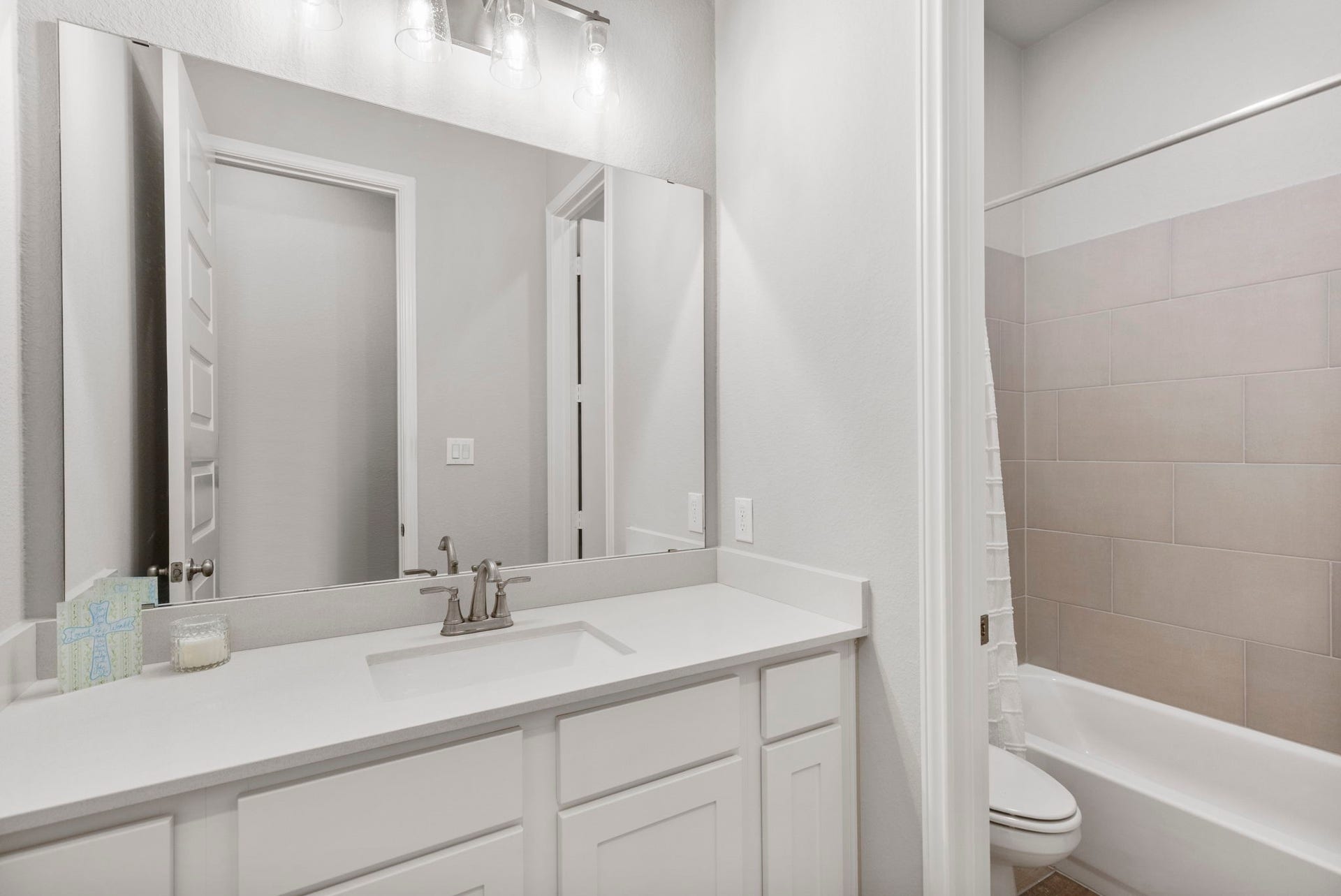 28309 Sterling Oak Drive, Spring, TX 77386 Secondary bathroom