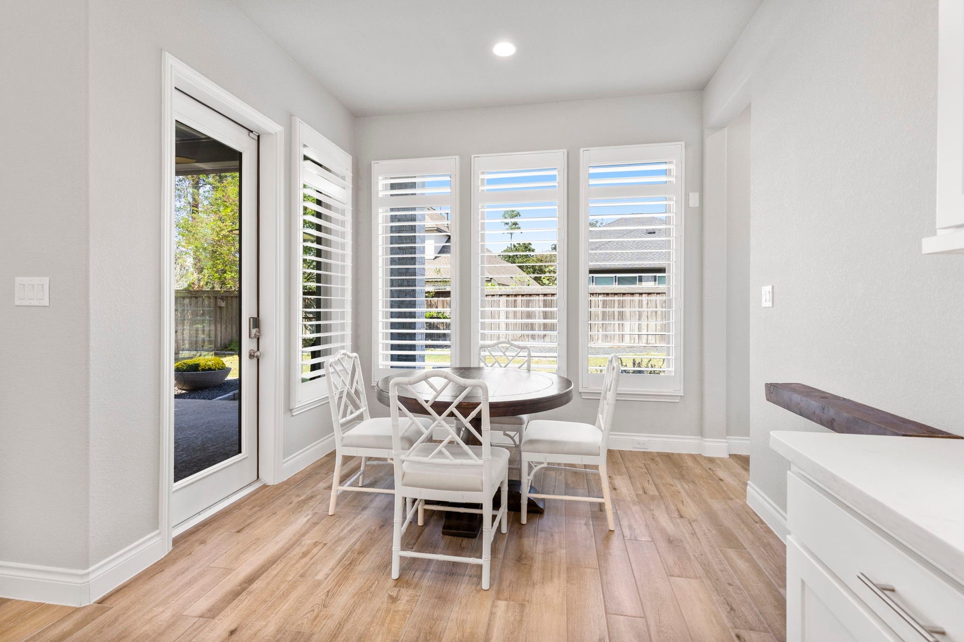 28309 Sterling Oak Drive, Spring, TX 77386 Breakfast area