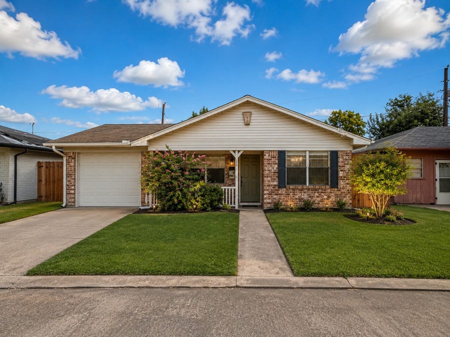 Property photo for 120 W Whitney Street, Houston, TX