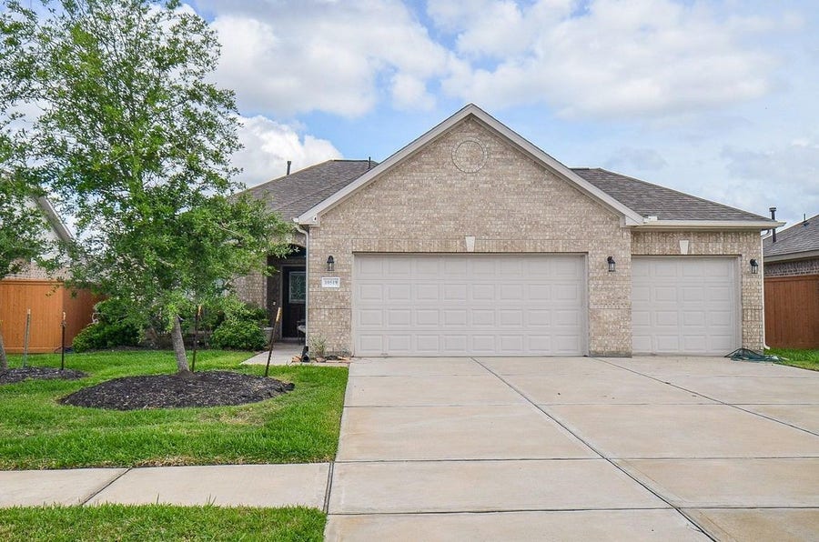 Property photo for 10519 Scrub Oak Drive, Rosharon, TX