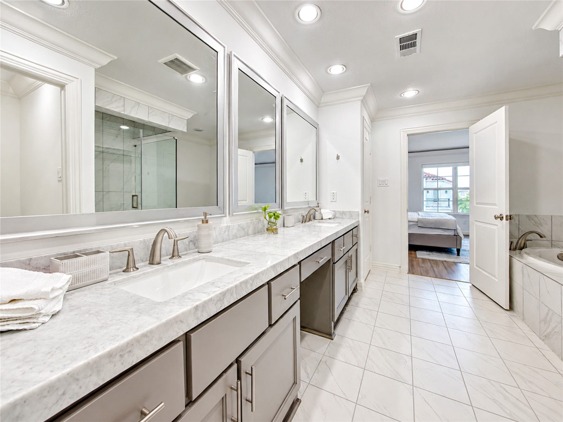 13605 Teal Bluff Lane, Houston, TX 77077