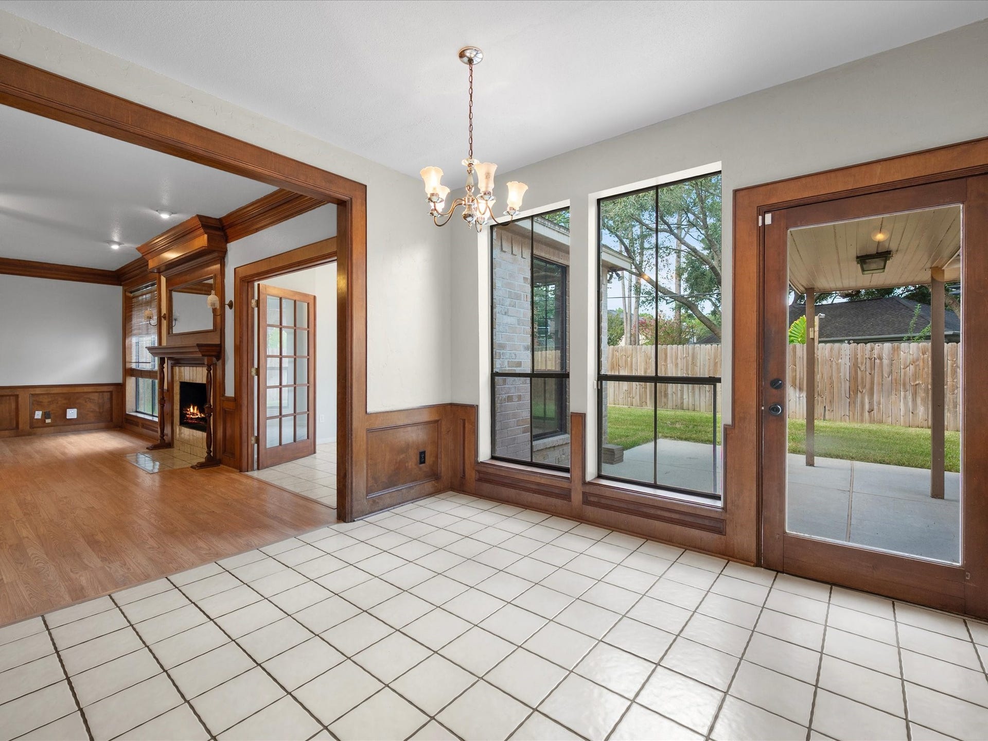 18006 Memorial Estates Drive, Spring, TX 77379 From the breakfast nook, a door leads out to the covered back patio, with the living room just around the corner.