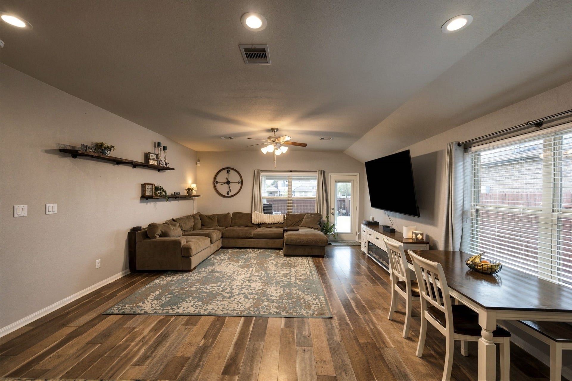 336 Country Crossing Circle, Magnolia, TX 77354 336 Country Crossing Circle, Magnolia, TX 77354