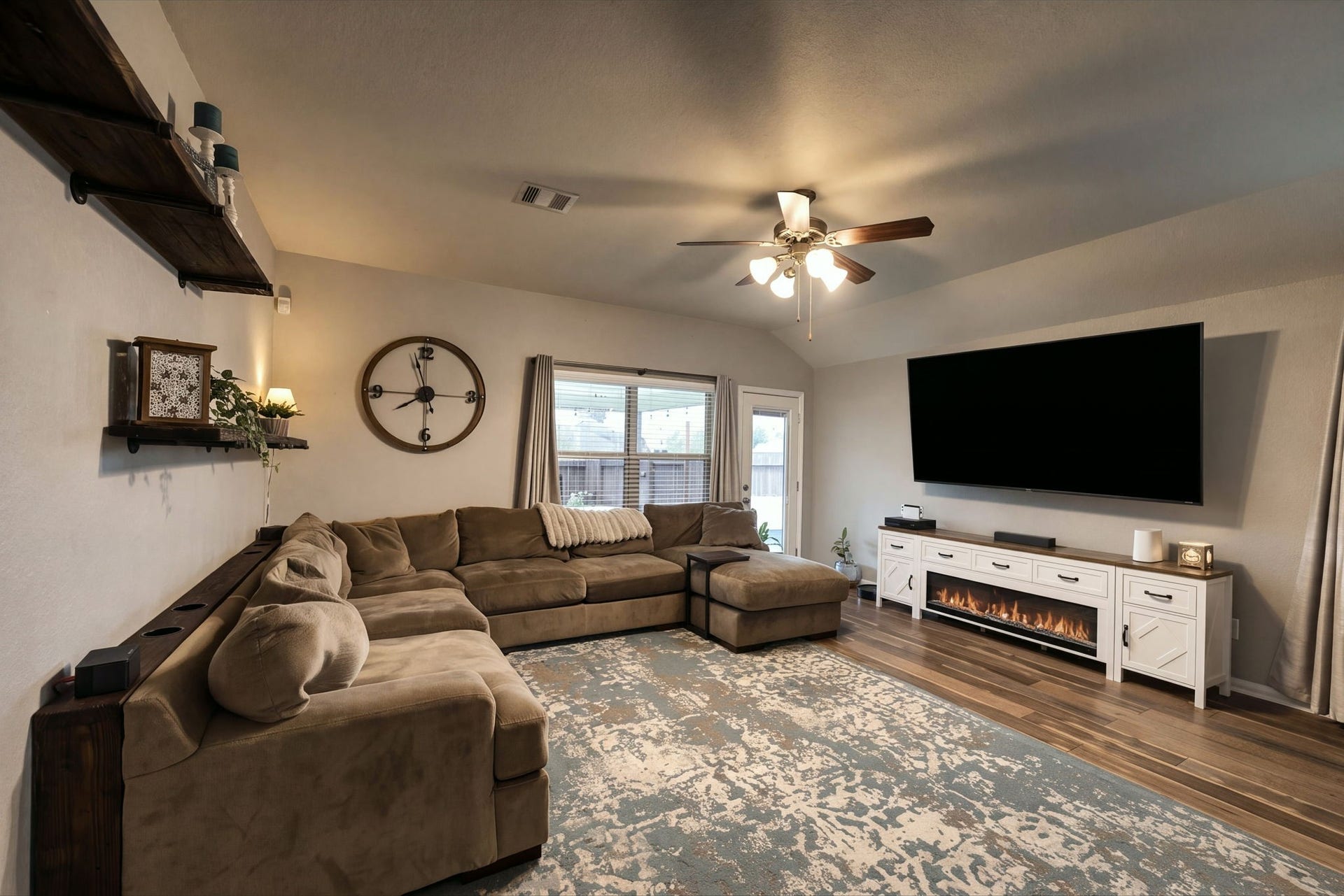 336 Country Crossing Circle, Magnolia, TX 77354 Spacious living room