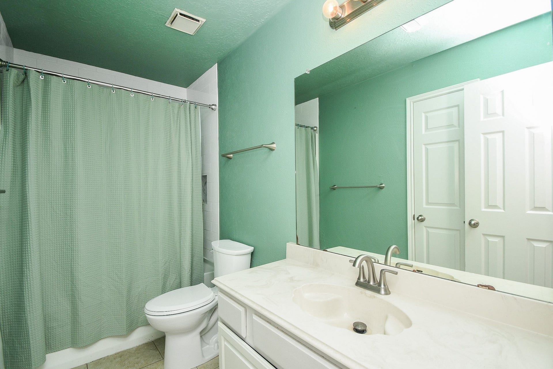 18622 Islandbreeze Drive, Spring, TX 77379 Secondary bath upstairs.