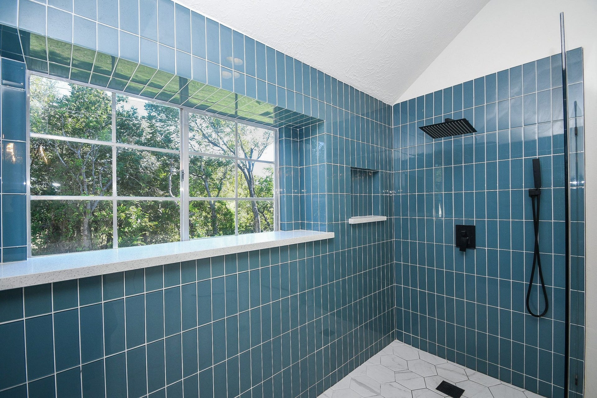 18622 Islandbreeze Drive, Spring, TX 77379 WOW...this shower is just a great way to start or end your day!
