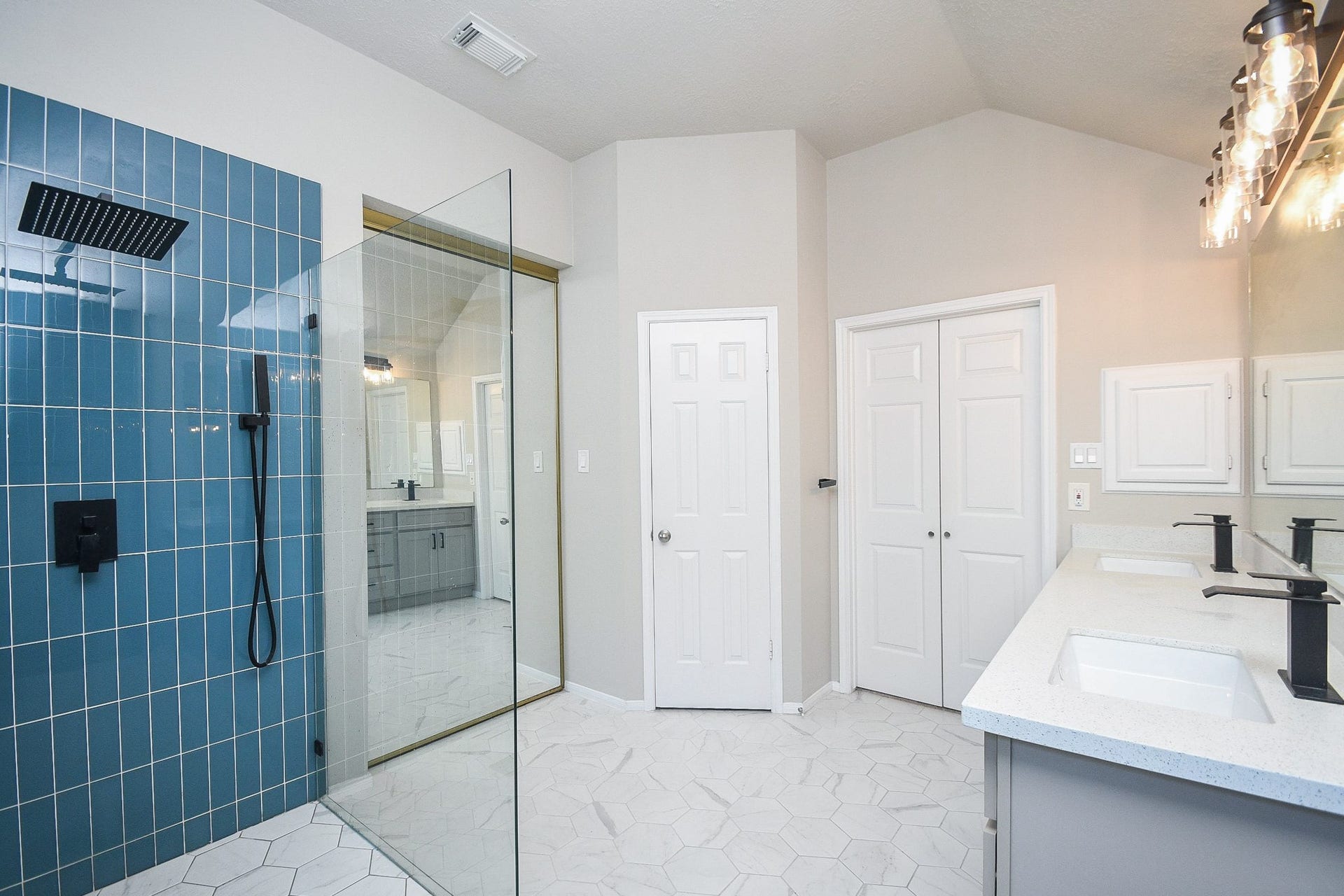 18622 Islandbreeze Drive, Spring, TX 77379 Very nice primary bathroom.